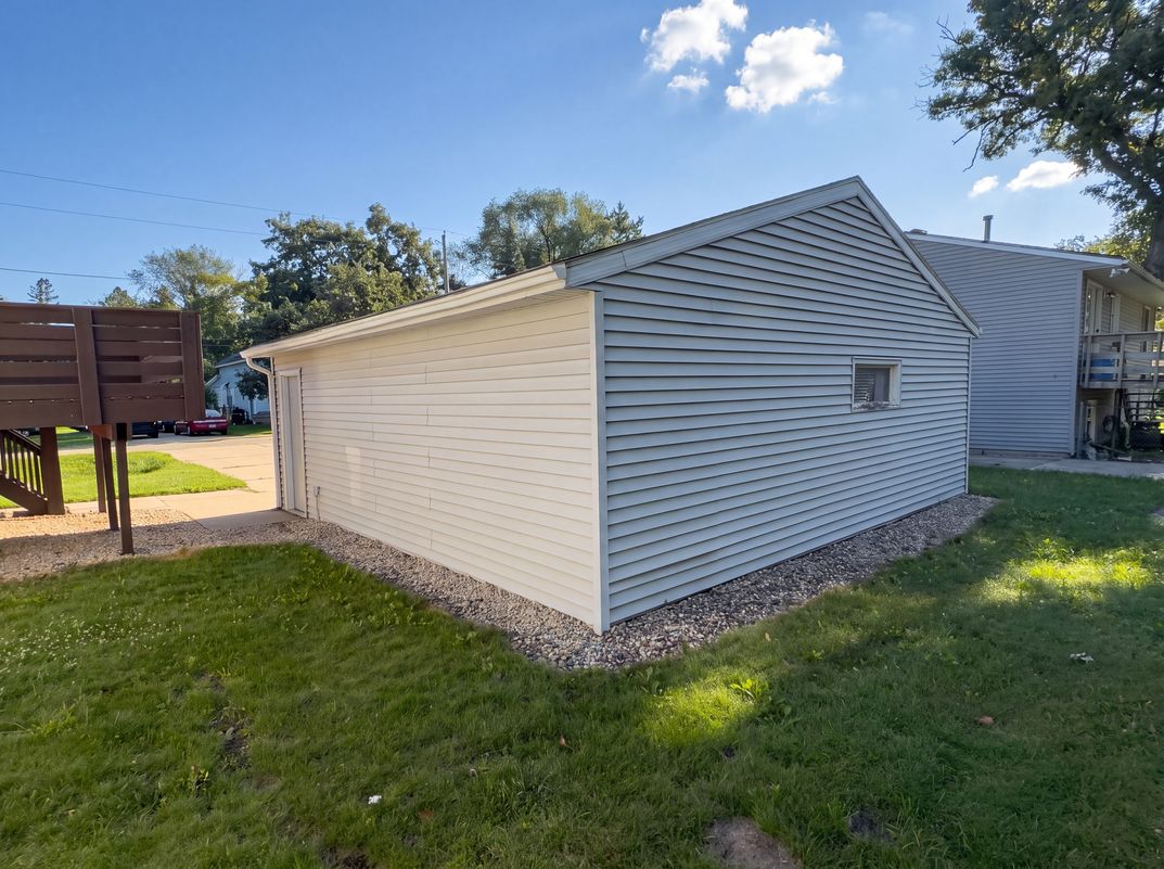 Photo 5 of 26 of 1720 24th Ave SE, Rochester, MN
