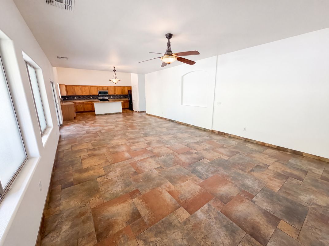 Photo 13 of 39 of 7428 S 15th Dr, Phoenix, AZ