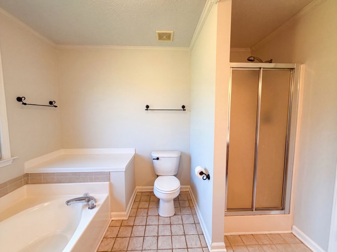Photo 13 of 26 of 1688 Cedar Springs Cir, Clarksville, TN