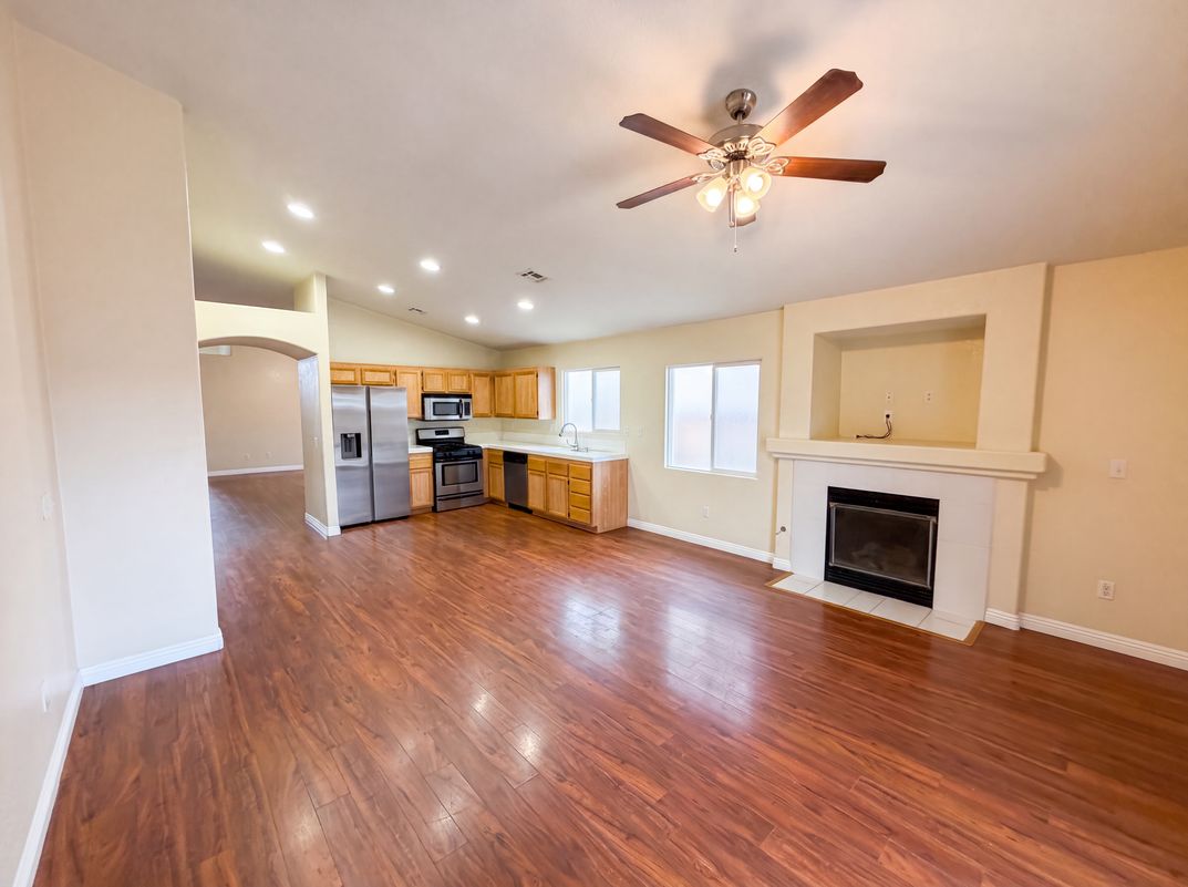 Photo 7 of 27 of 18792 Dogwood Ct, Adelanto, CA