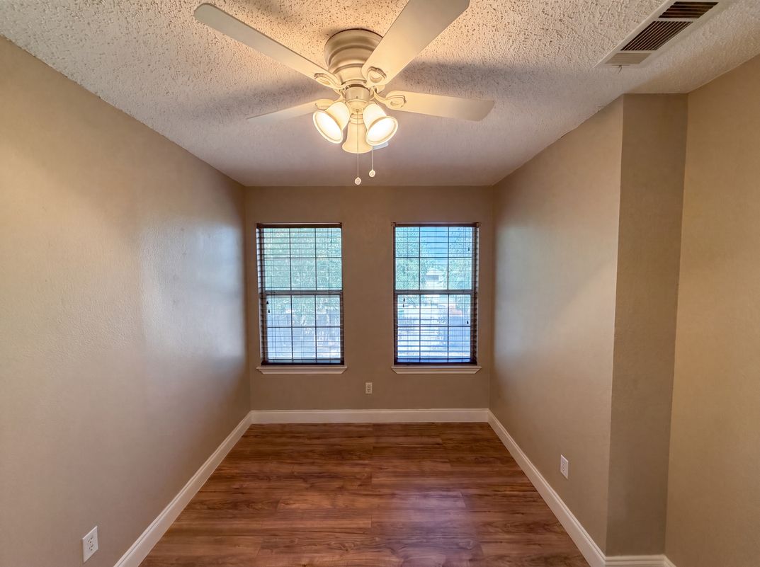 Photo 11 of 20 of 6604 N Chesterfield Dr, Fort Worth, TX