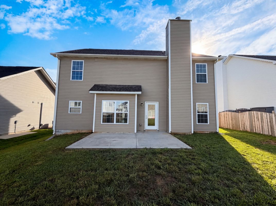 Photo 5 of 33 of 1611 Blackbird Dr, Maryville, TN