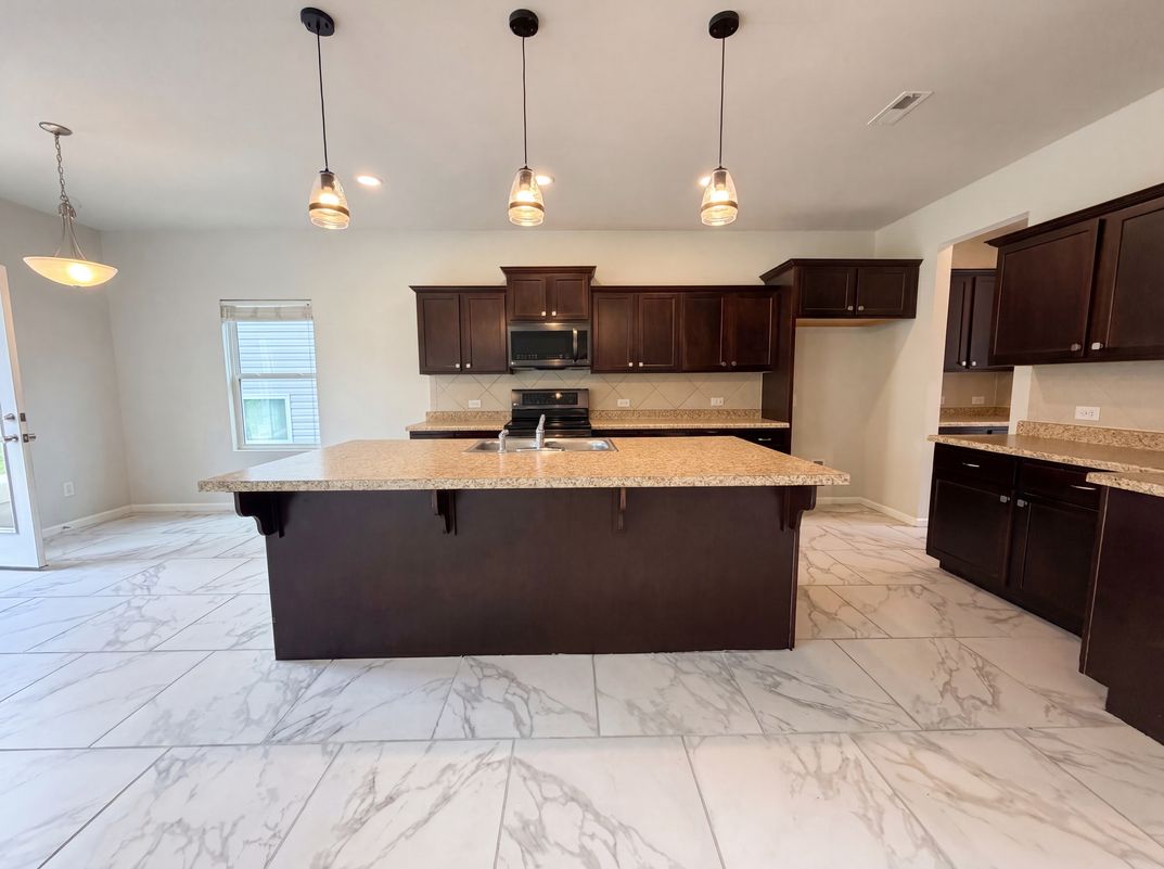 Property photo 2 of 617 Heather Glen Crst