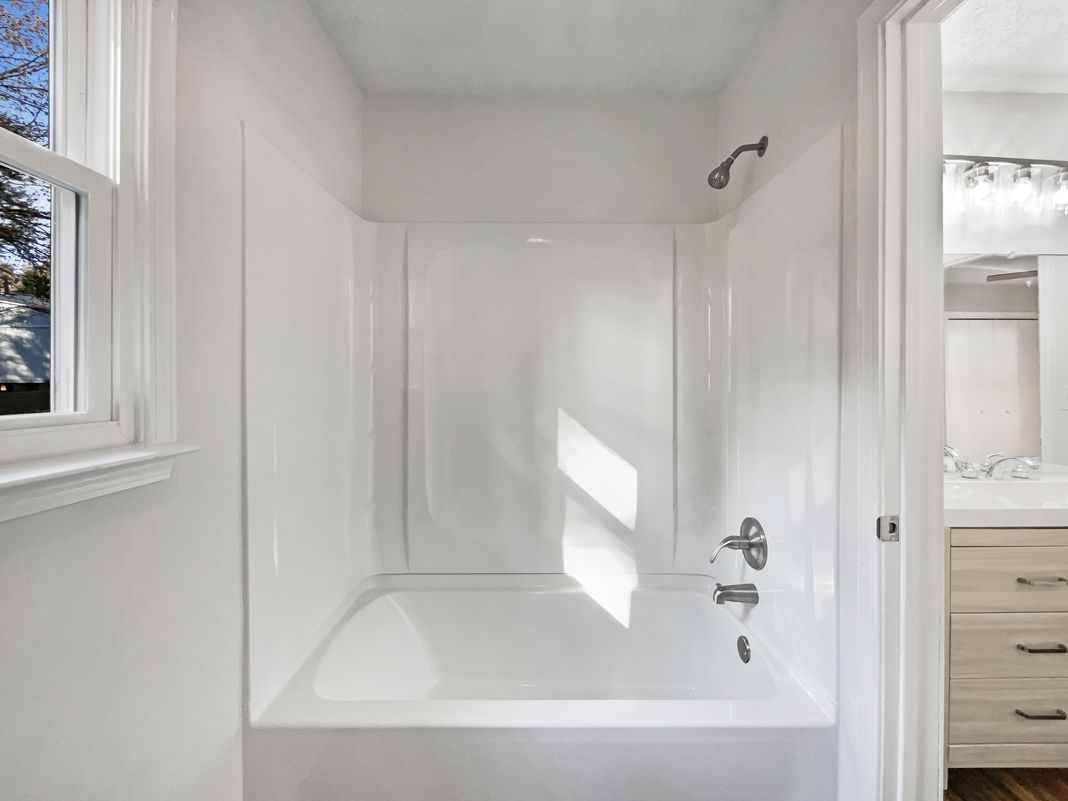 Photo 17 of 18 of 4051 Gordon Ct, Winston Salem, NC