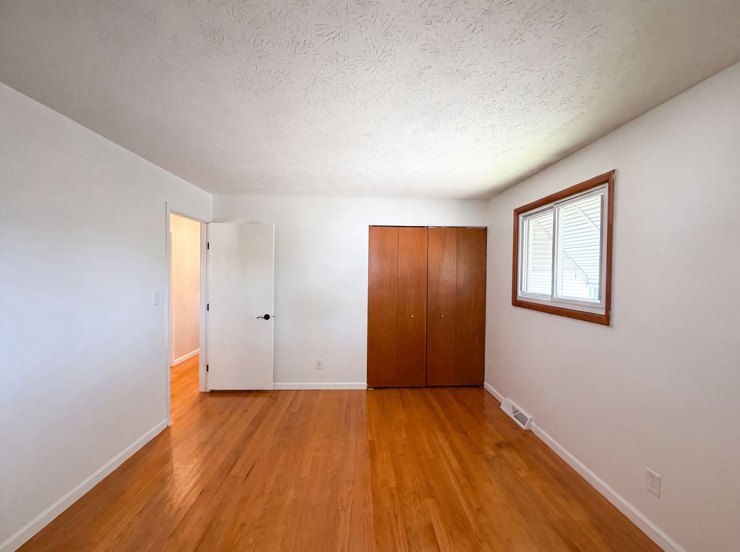 Photo 12 of 22 of 11500 Stormes Dr, Cleveland, OH