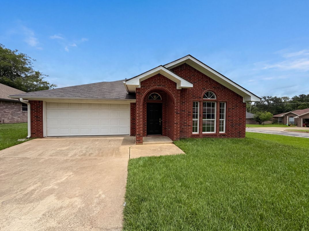 Property photo 1 of 10740 Southern Trace Cir