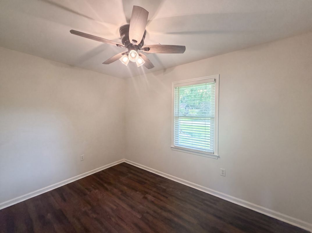 Photo 10 of 18 of 1110 Stuart Dr, Moncks Corner, SC