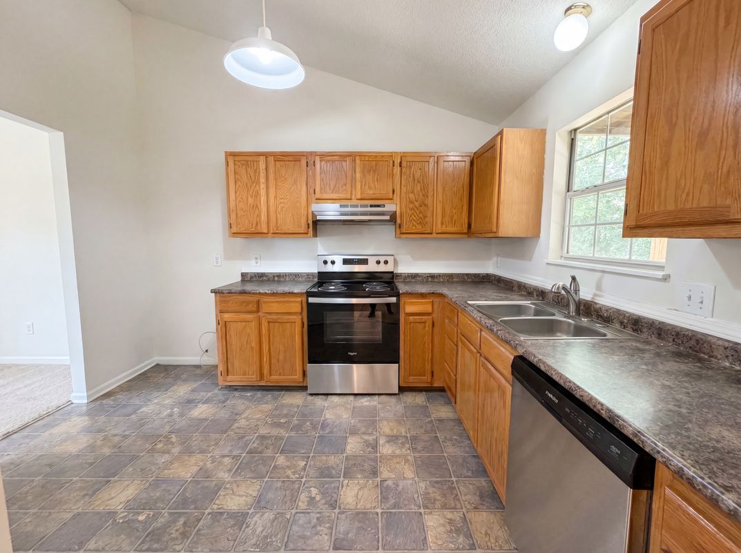 Photo 12 of 32 of 163 Stonewood Dr, West Columbia, SC