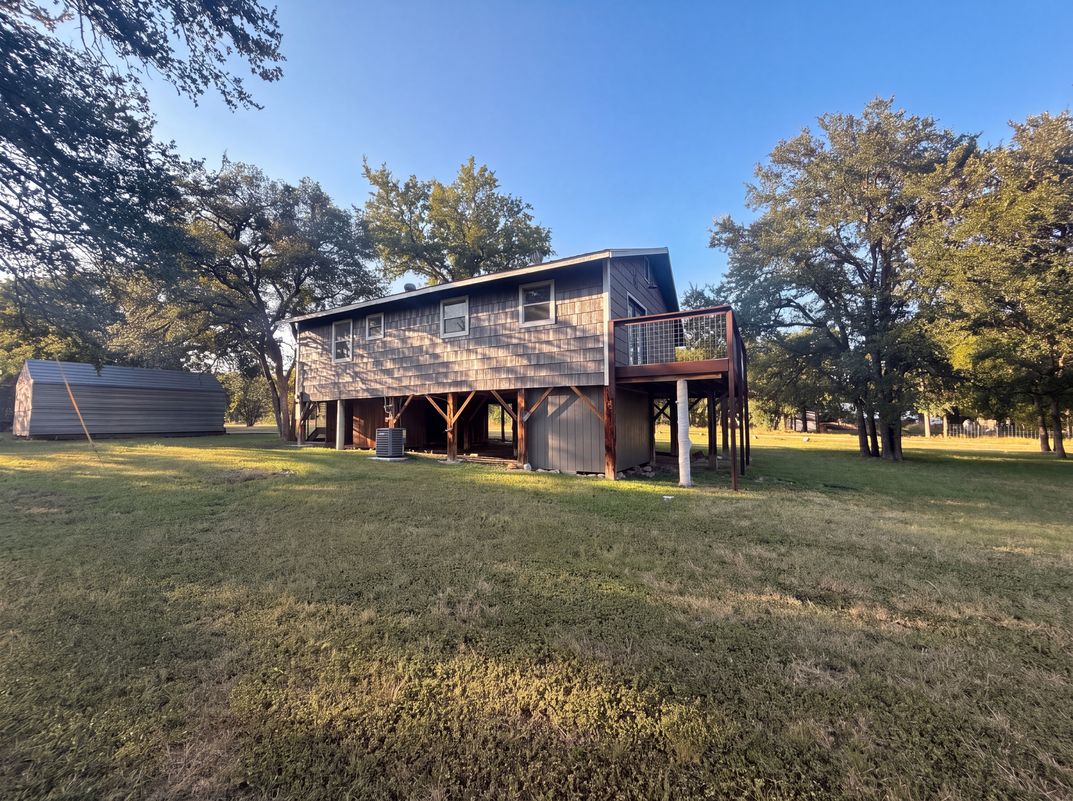Photo 11 of 12 of 1002 Hummingbird Dr, Granite Shoals, TX