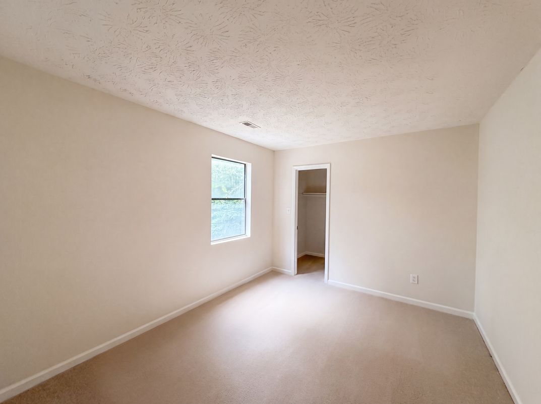 Photo 15 of 25 of 3808 Shane Ct, Ellenwood, GA