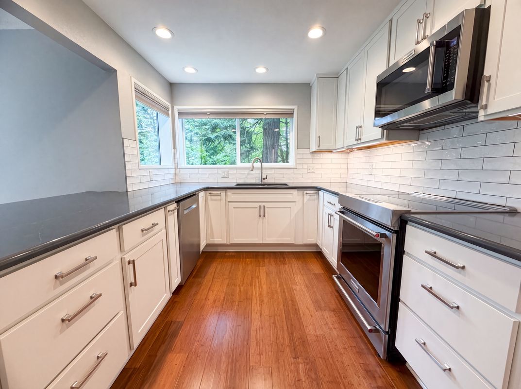 Photo 2 of 22 of 48 Eagle Crest Dr, Lake Oswego, OR