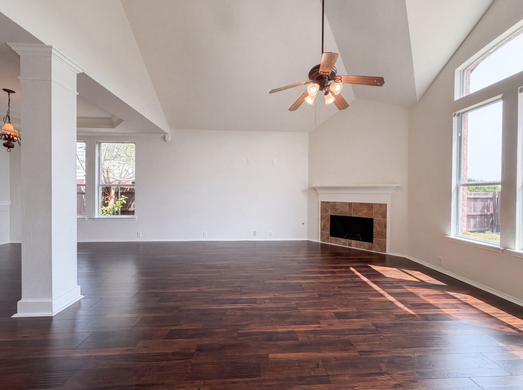 Photo 3 of 25 of 1756 Hidden Brook Dr, Grand Prairie, TX