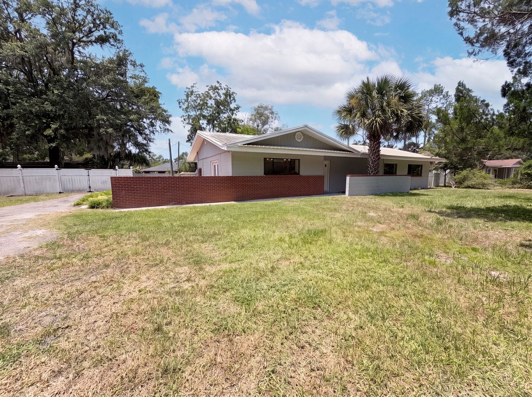 Photo 18 of 21 of 1605 Raiford Rd, Starke, FL