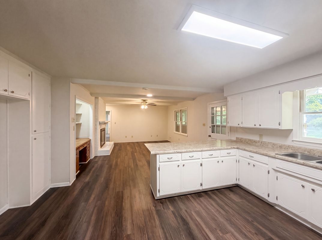 Photo 9 of 32 of 604 Meadowbrook Dr, Spartanburg, SC