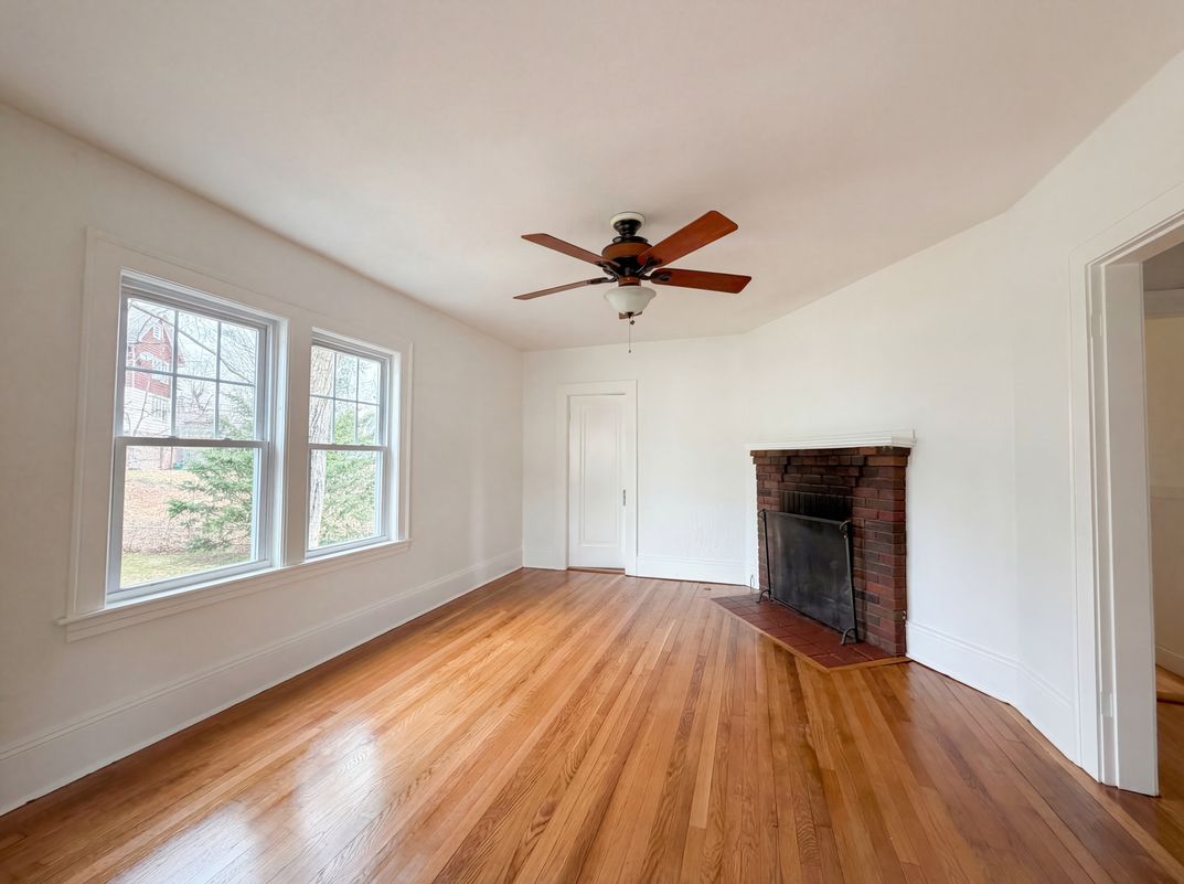Photo 7 of 21 of 10 Perrot St, Worcester, MA