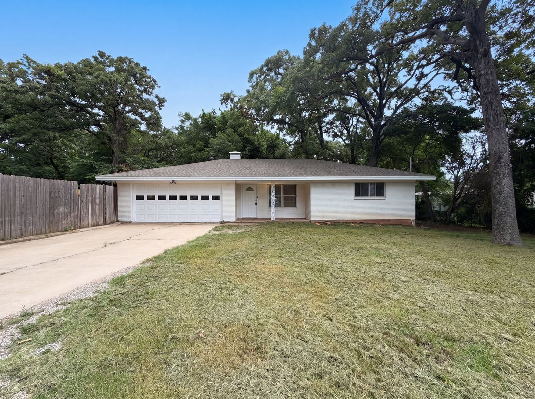 Photo 16 of 18 of 437 Denison Dr, Pottsboro, TX