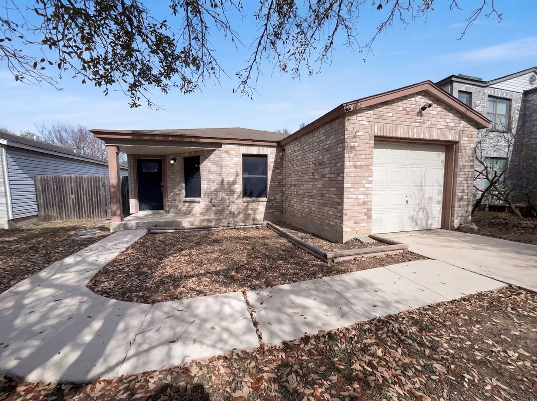 Property photo 1 of 3741 Candlebluff Dr