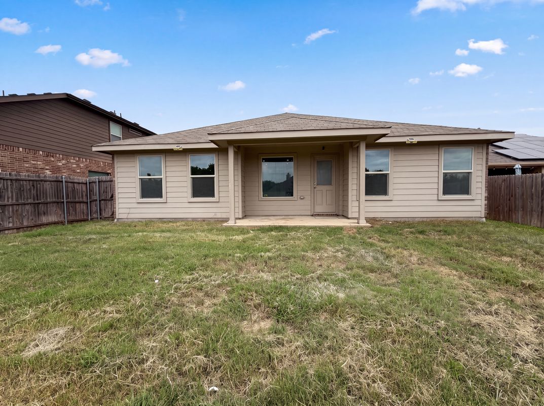 Photo 5 of 16 of 748 Wylie St, Crowley, TX