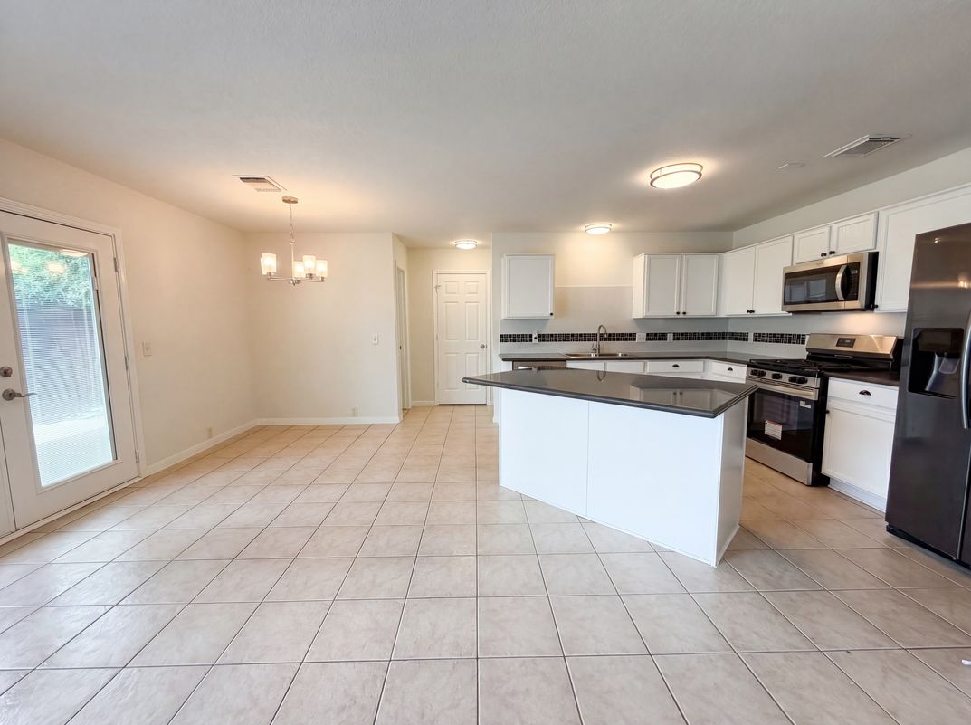Photo 9 of 23 of 11918 Sonora Springs Dr, Tomball, TX