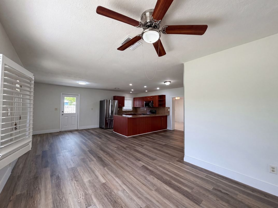 Photo 3 of 20 of 4403 NW 202nd St, Miami Gardens, FL