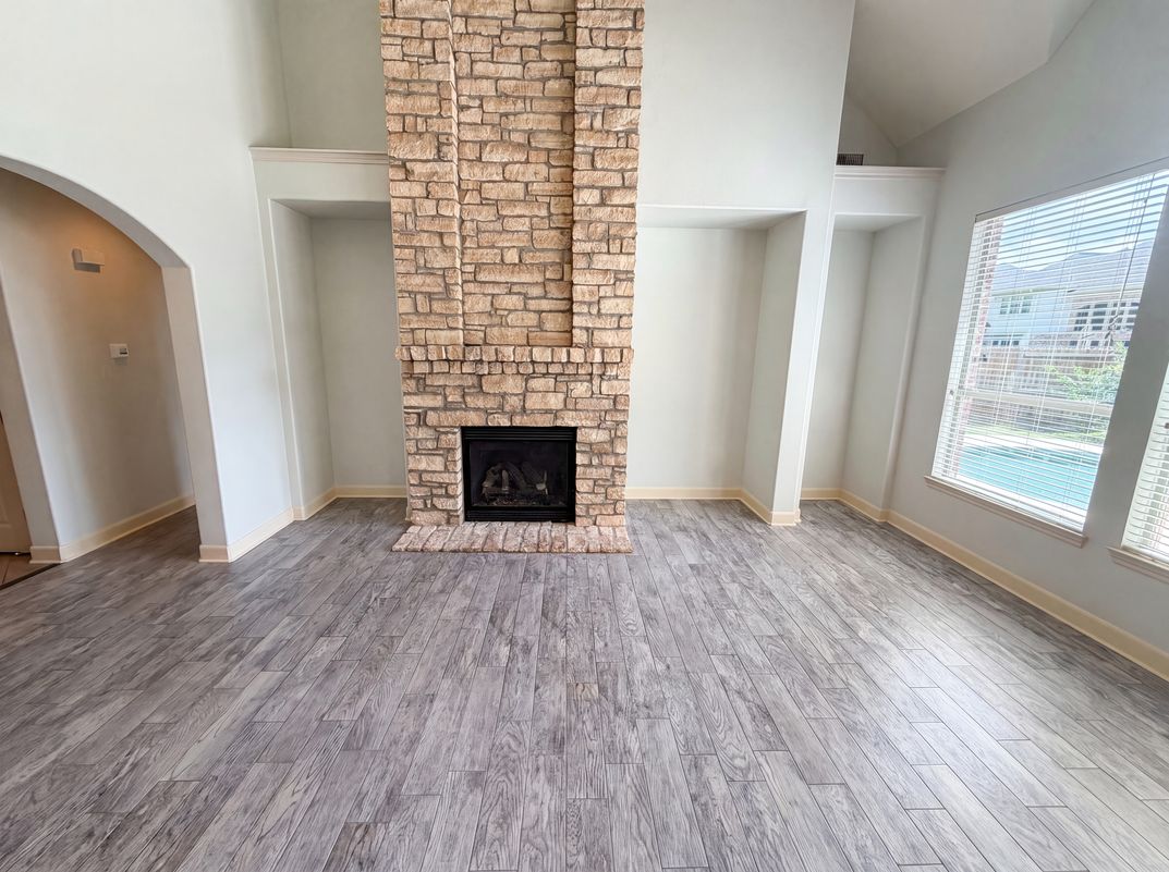Photo 8 of 36 of 15822 Maple Shores Dr, Houston, TX