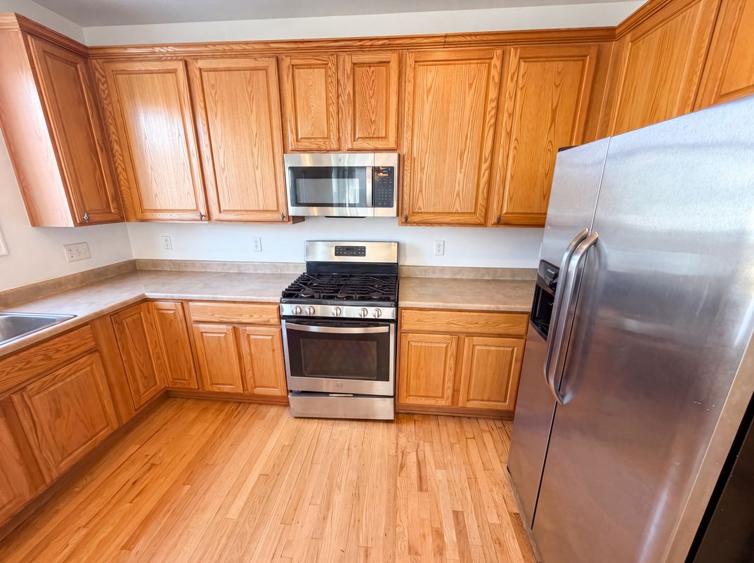 Photo 7 of 31 of 10253 Uravan St, Commerce City, CO