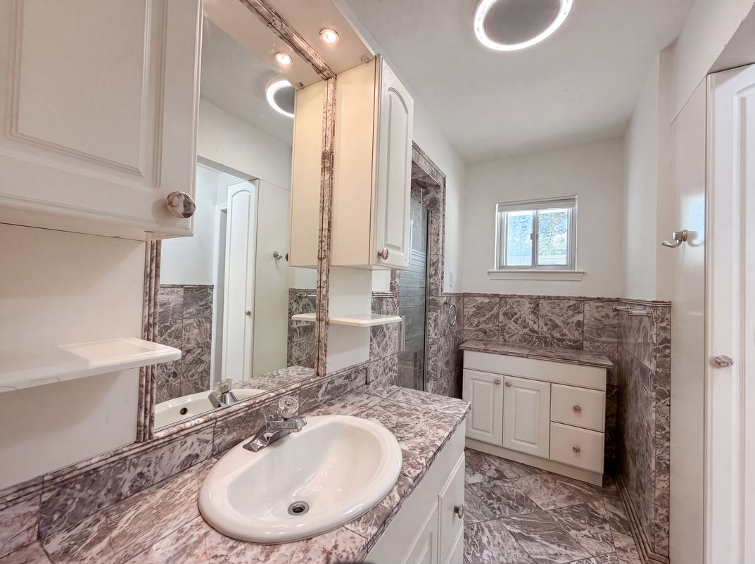 Photo 21 of 24 of 725 Ridgecrest Dr, Irving, TX