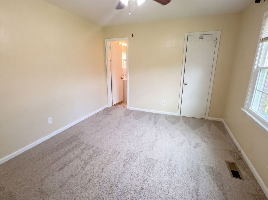 Photo 12 of 22 of 1808 Dailey Ter NW, Huntsville, AL