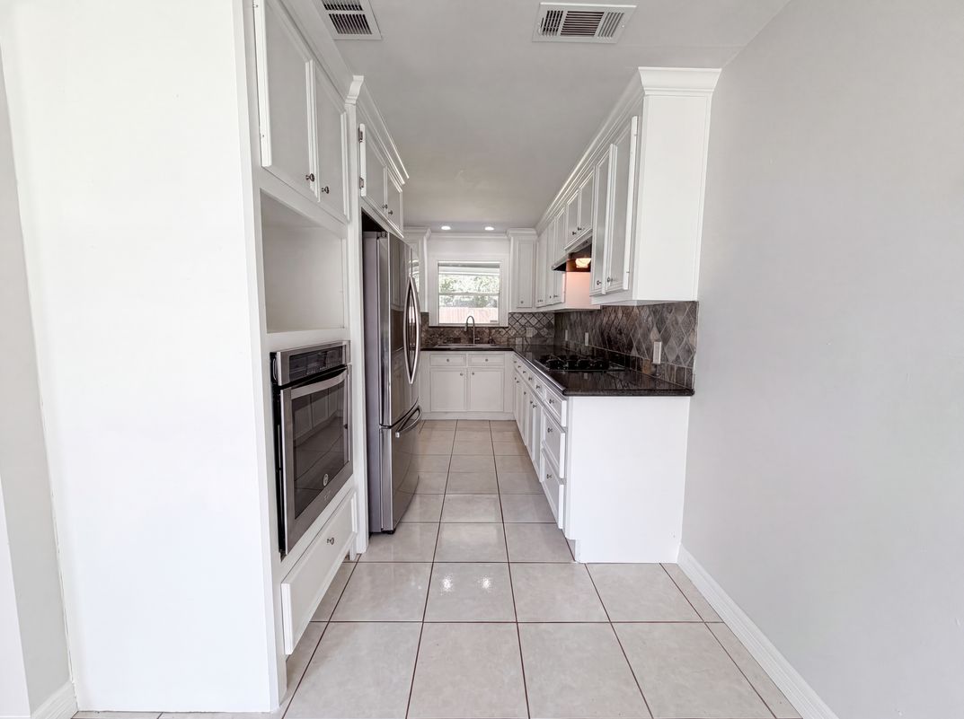 Photo 8 of 21 of 3542 Nutwood Ln, Spring, TX