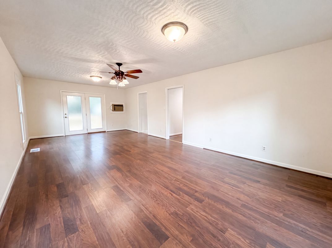 Photo 3 of 20 of 1007 Normandale Dr, Bessemer, AL