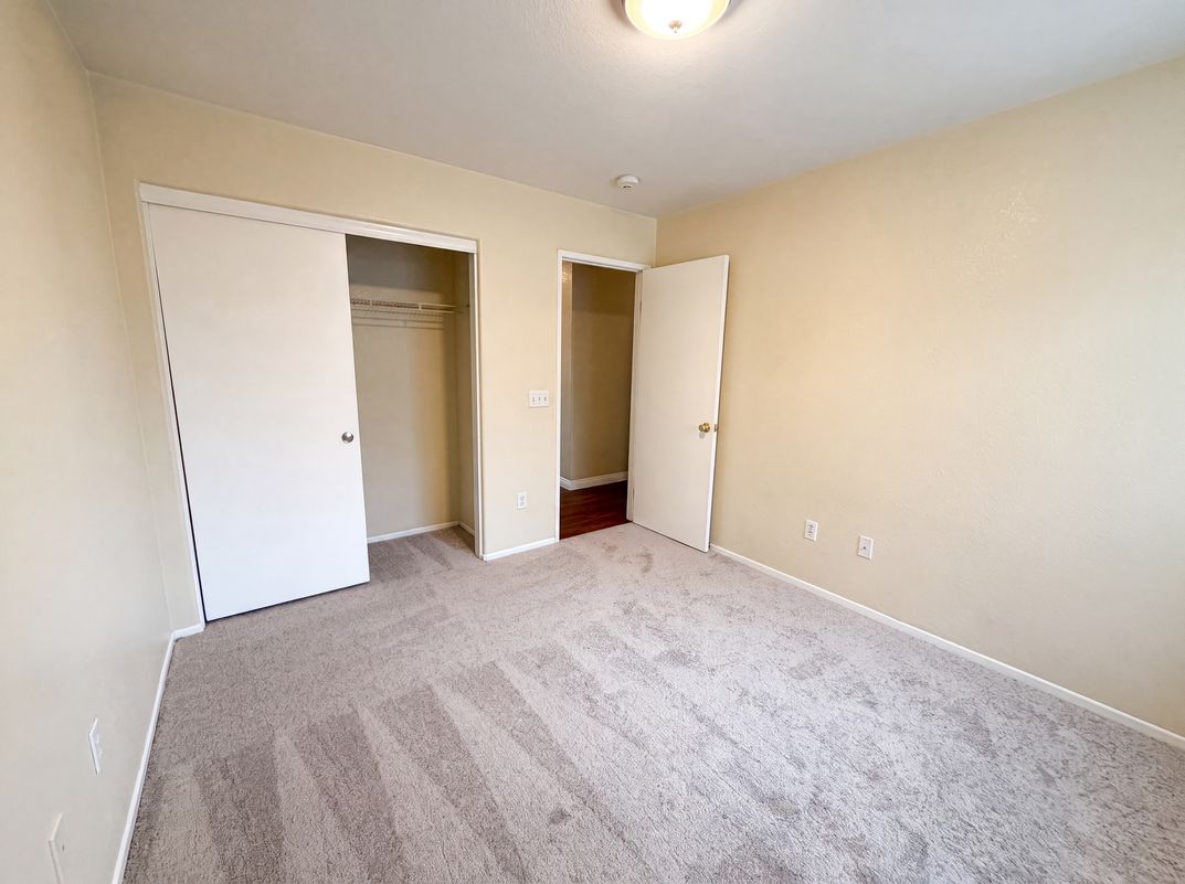 Photo 17 of 27 of 18792 Dogwood Ct, Adelanto, CA