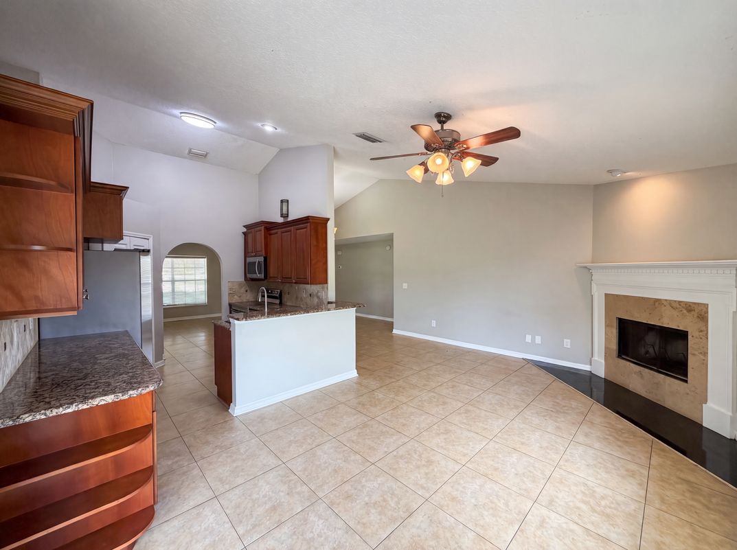 Photo 10 of 29 of 17802 Jefferson St, Oakland, FL