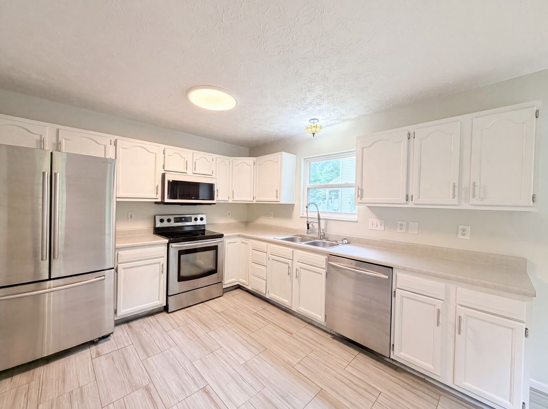 Photo 20 of 27 of 4213 Mallard Dr, Batavia, OH