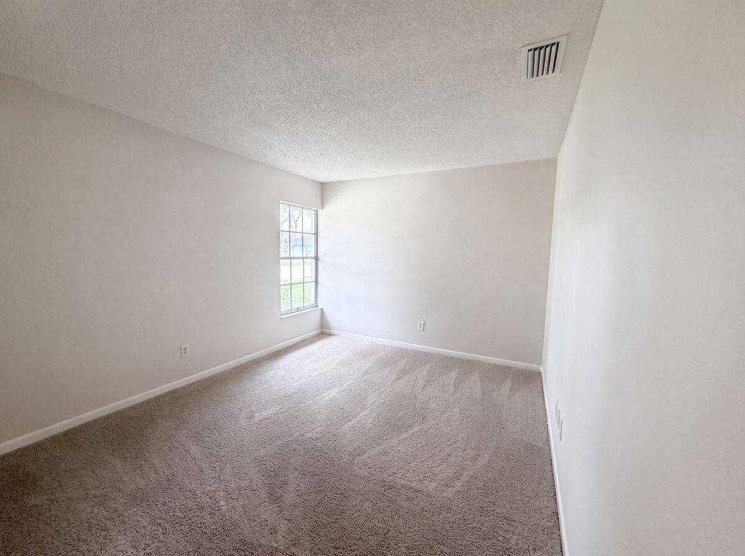 Photo 9 of 18 of 8613 Cottonway Ln, Tampa, FL