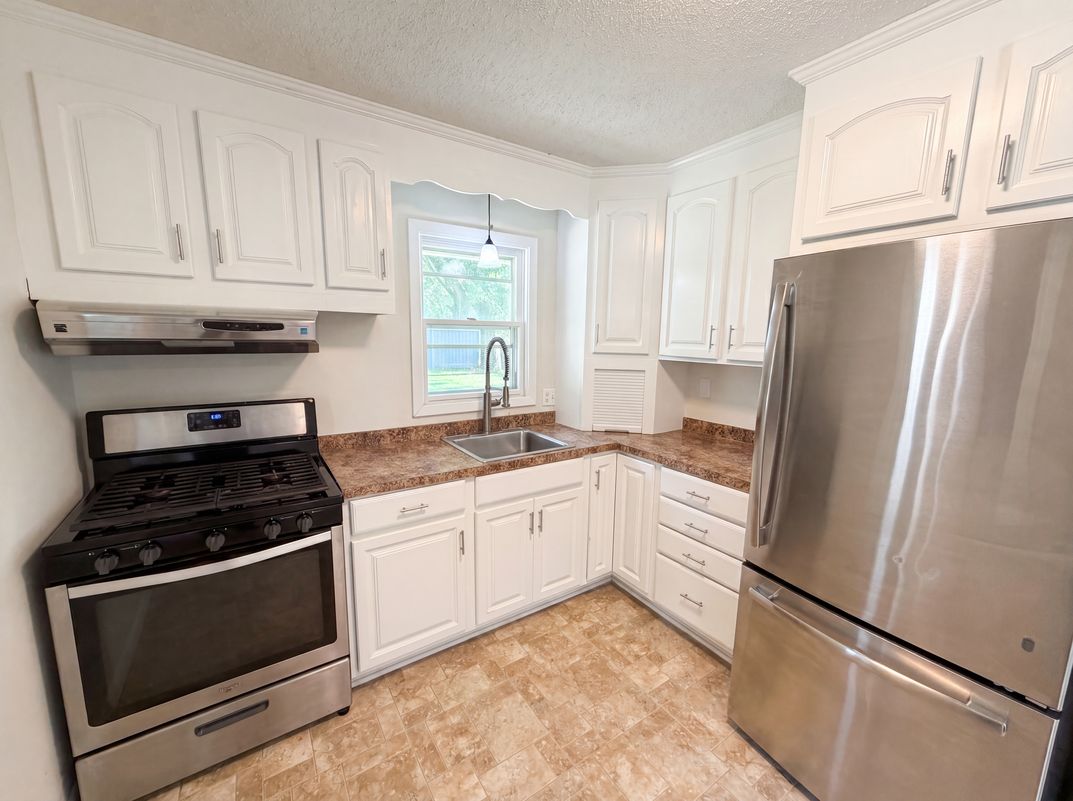 Photo 2 of 20 of 2128 Ronald Ave, White Bear Lake, MN