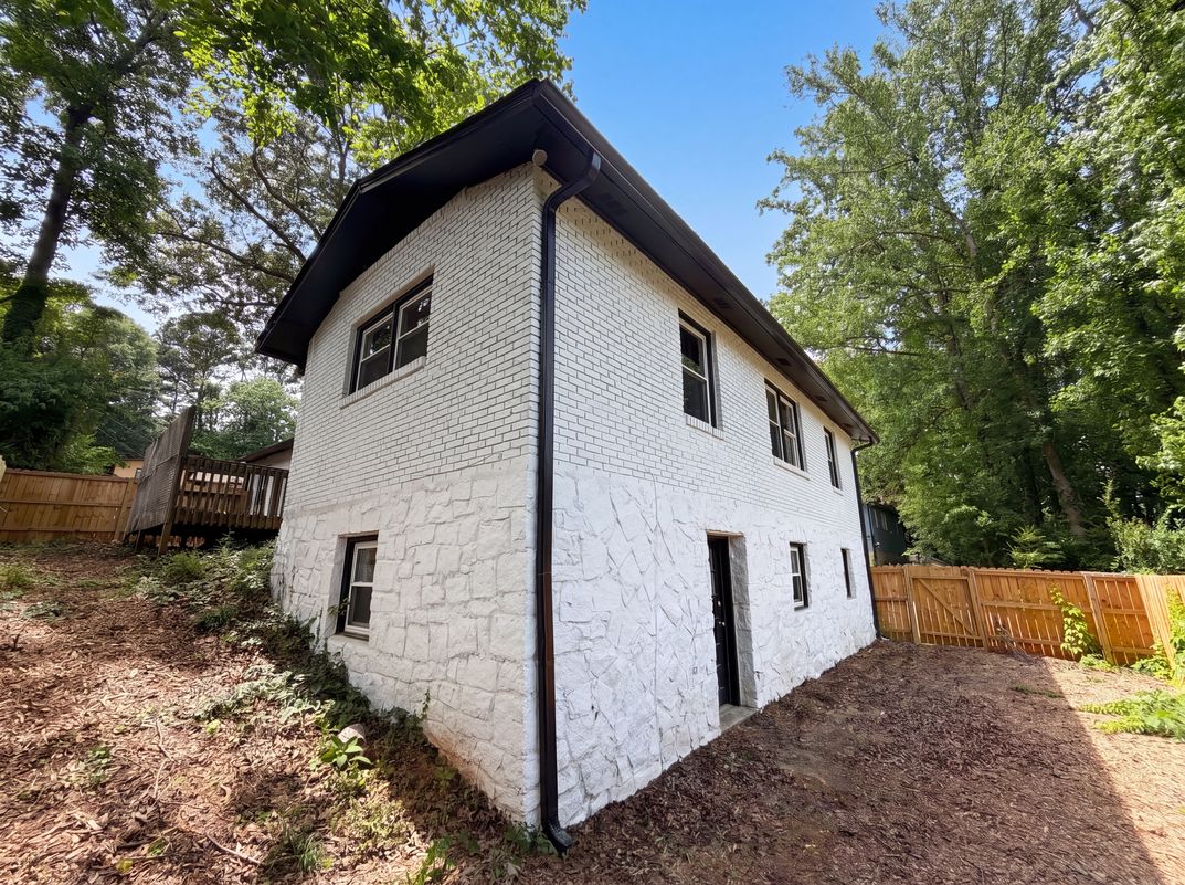 Photo 5 of 30 of 3807 Greenhill Dr, Atlanta, GA