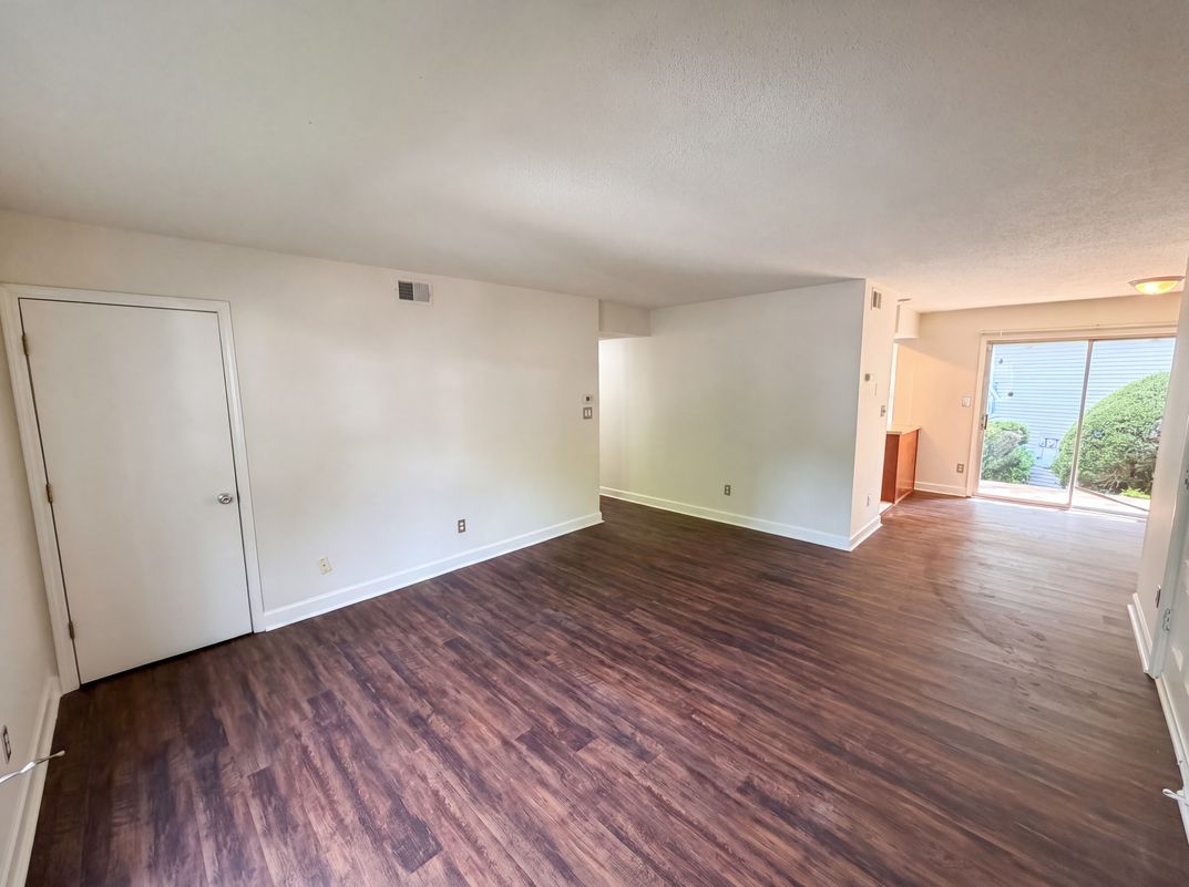 Photo 7 of 20 of 2020 Stoney Point Ln, Charlotte, NC