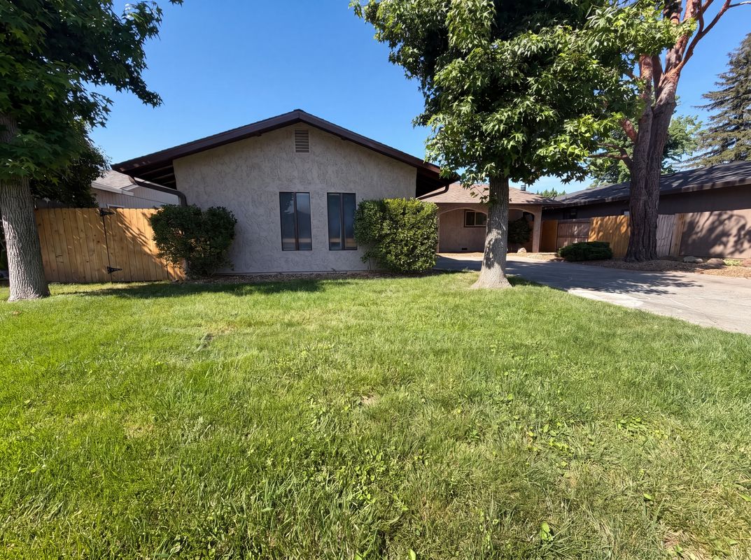 Photo 16 of 20 of 831 Shepard Ln, Chico, CA