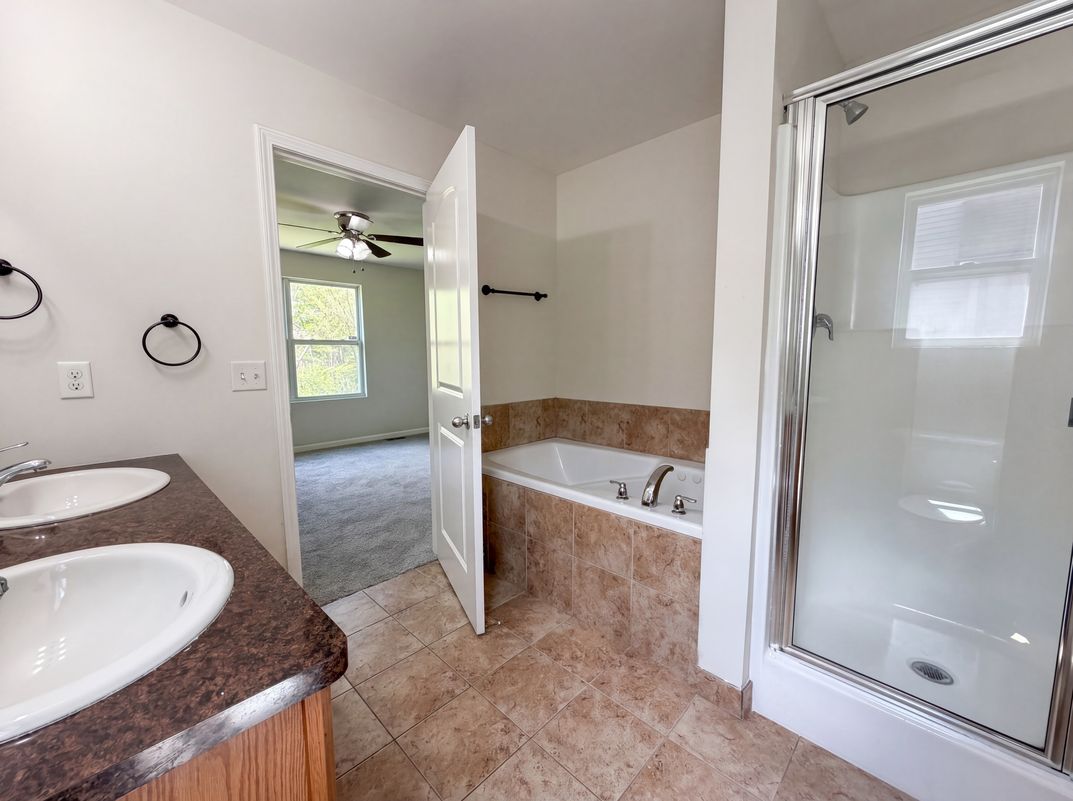 Photo 6 of 21 of 5988 Treetops Dr, Romulus, MI