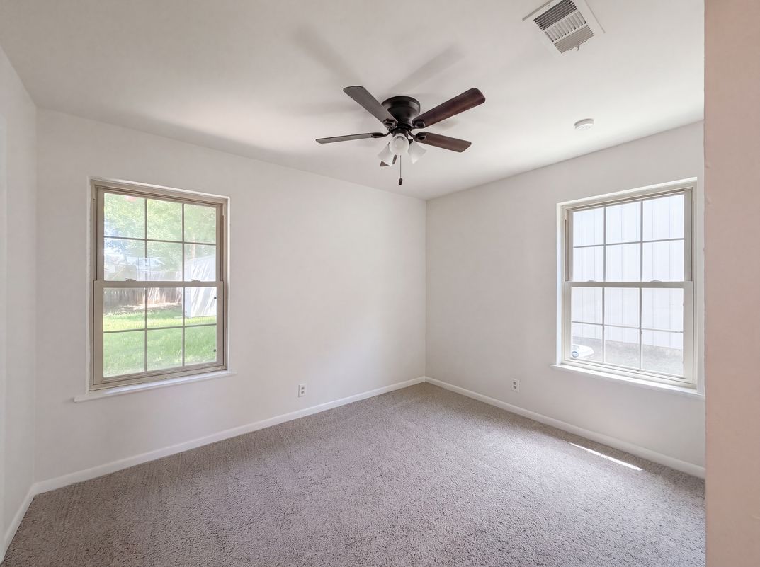 Photo 11 of 21 of 2549 Steven Dr, Denison, TX