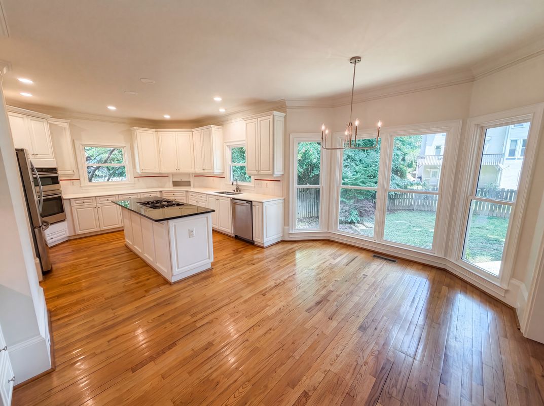 Photo 5 of 32 of 1984 Charrwood Ct, Marietta, GA