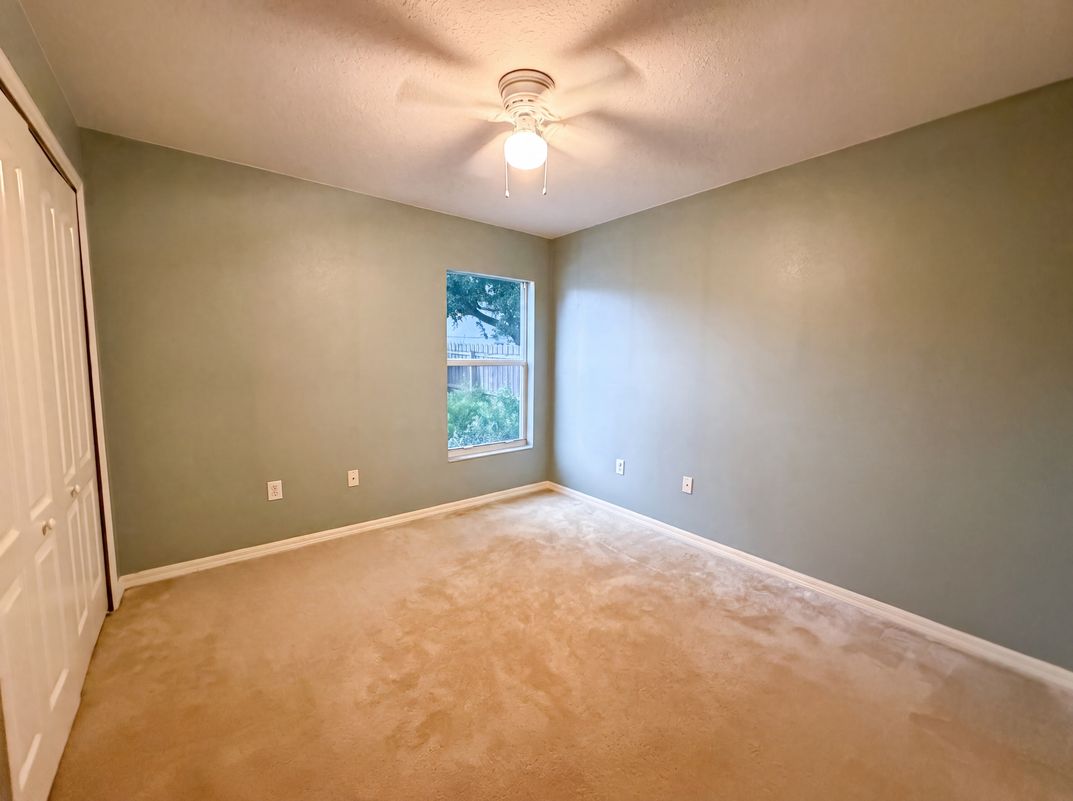 Photo 12 of 22 of 6941 Crown Lake Dr, Gibsonton, FL