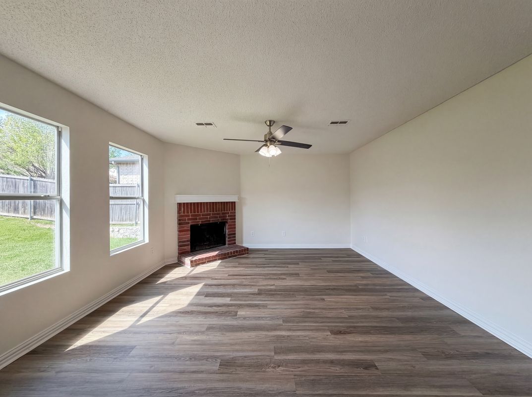 Photo 3 of 30 of 2501 Avalon Creek Way, McKinney, TX