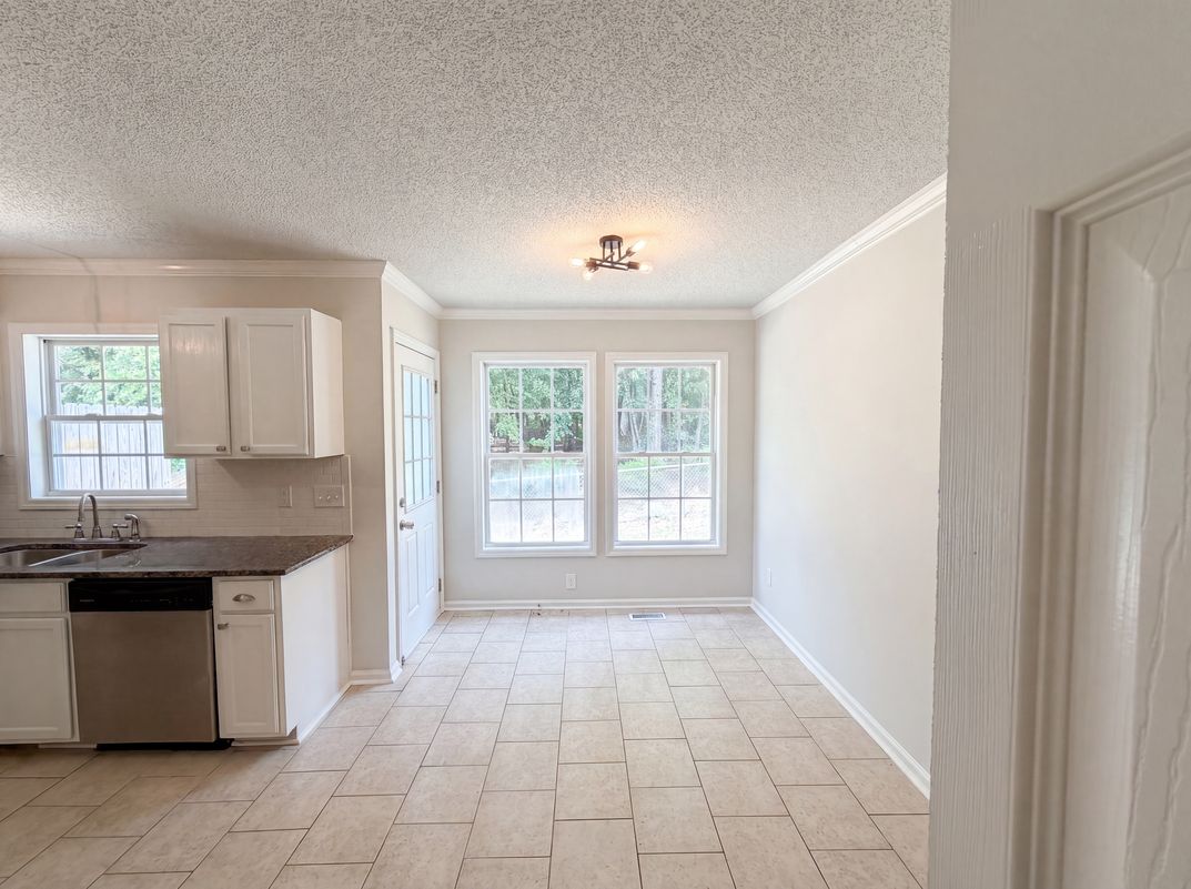Photo 7 of 16 of 1024 Laurel Leaf Rd, Zebulon, NC