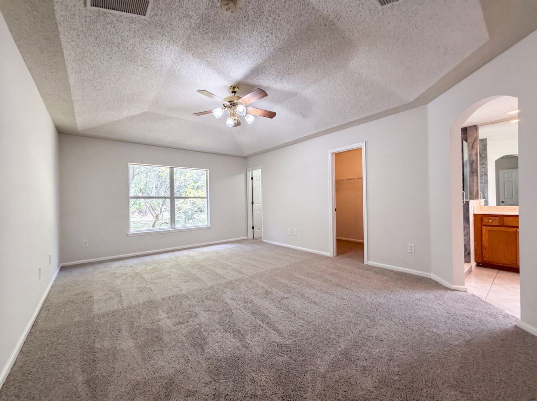 Photo 4 of 23 of 8436 Staplehurst Dr W, Jacksonville, FL