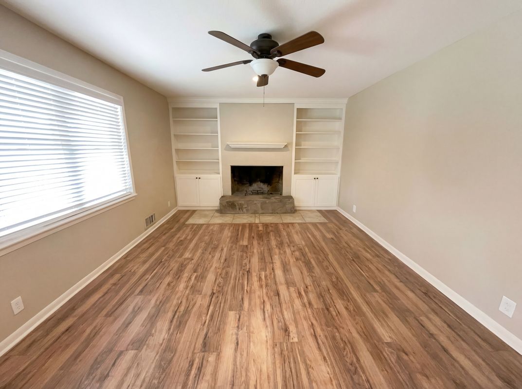 Photo 3 of 16 of 6817 Chickering Rd, Fort Worth, TX