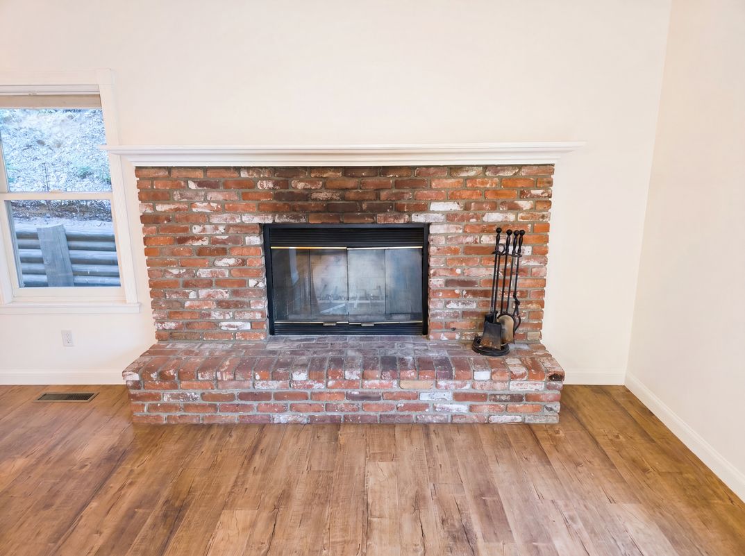 Photo 11 of 31 of 472 Brentwood Dr, Lake Arrowhead, CA