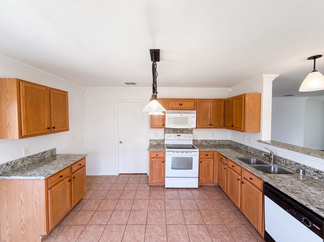 Photo 2 of 18 of 6200 St James Pl, Denton, TX