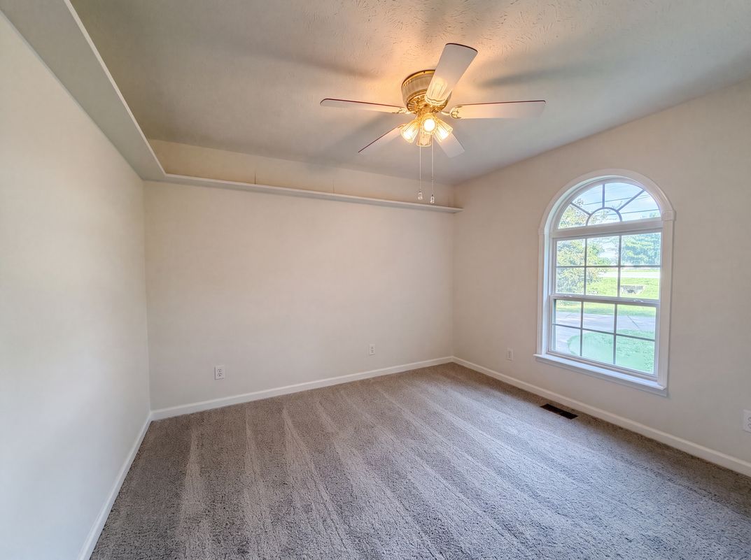 Photo 12 of 27 of 807 W Thompson Ln, Murfreesboro, TN