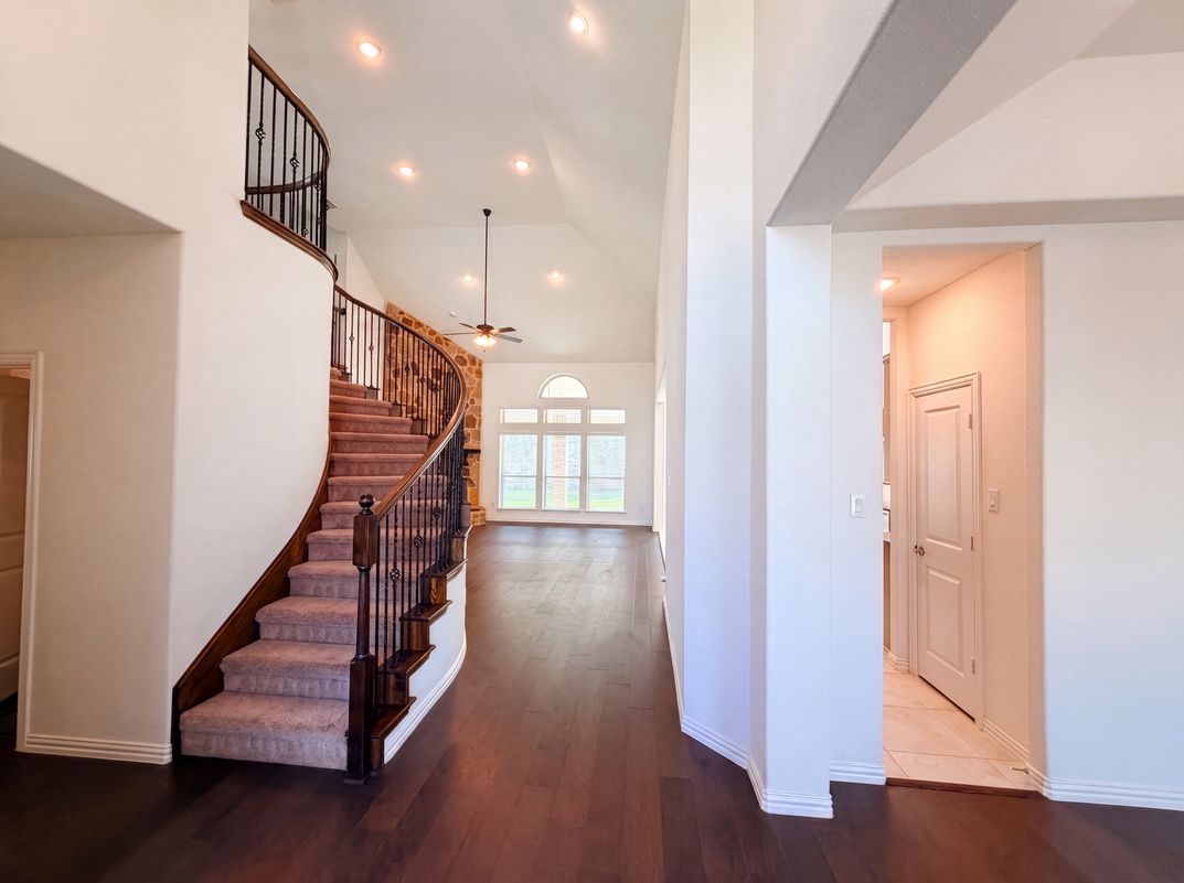 Photo 11 of 34 of 4305 Curlew Ln, Garland, TX
